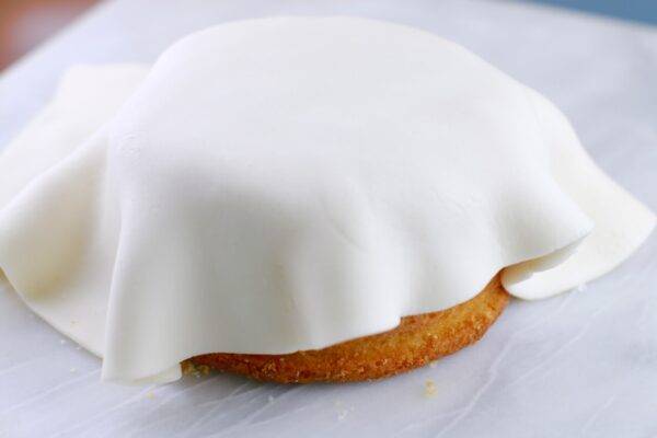 Bakers Luxury White Fondant 1KG
